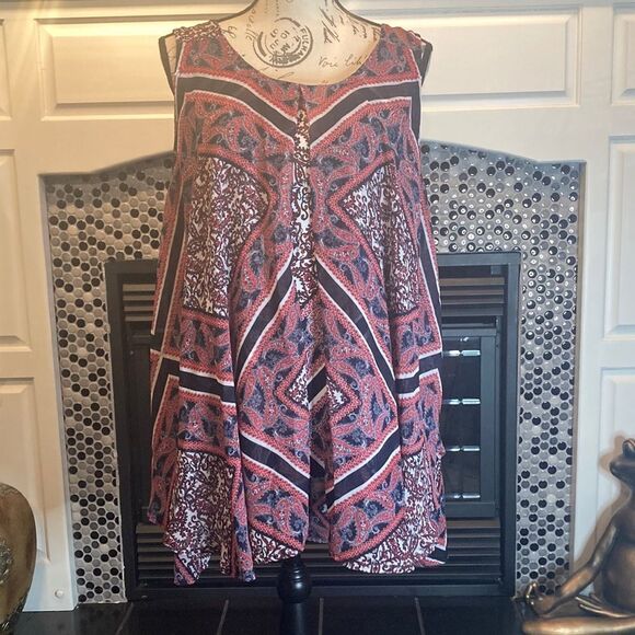 Wesport 1962 Tops - Westport 1962 red white and blue flowy tank blouse, size 2X, good used condition